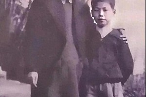 李鹏与邓颖超的红色传承：一张老照片背后的革命教育